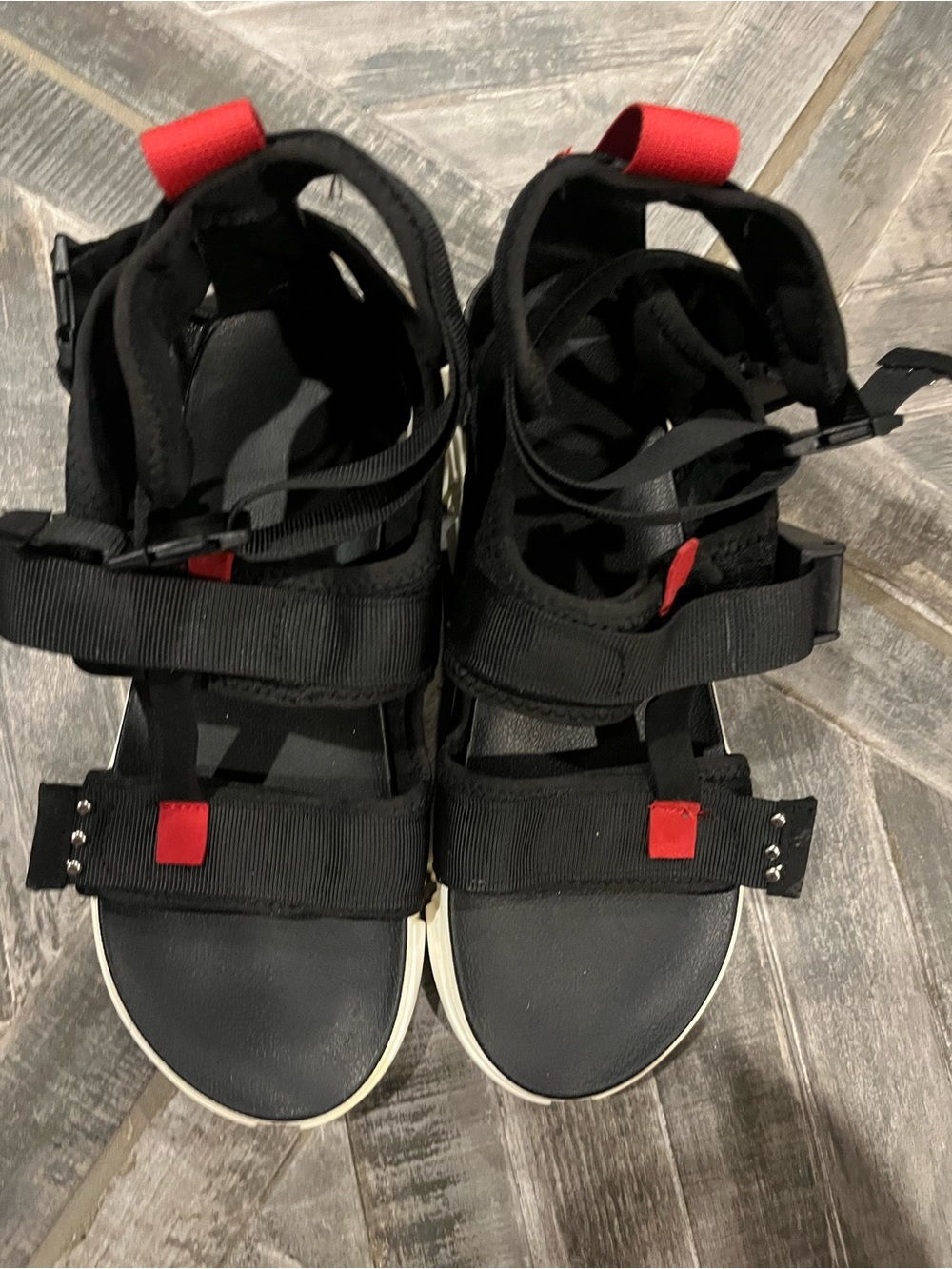 Nice Men Black Sandals with Red Accents